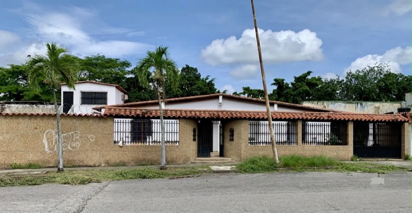 Casa en Venta Urbanización Jardines de Santa Rosa